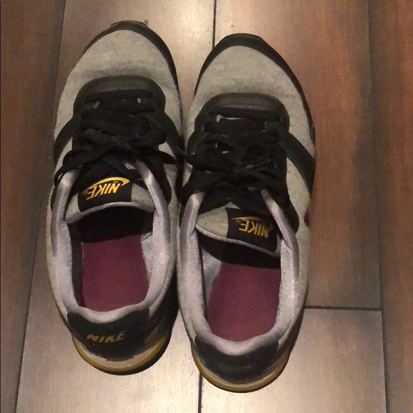 Nike Shoes. Women’s Size 7 - Picture 2 of 3